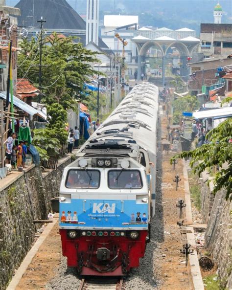 Kereta Api Cikuray Rute Jadwal Dan Harga Tiket