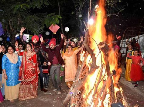 Why Is Food Thrown Into Lohri S Fire Here S All You Need To Know About