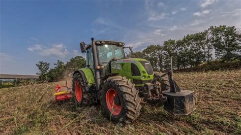 Déchaumage 2022 avec un très beau claas YouTube