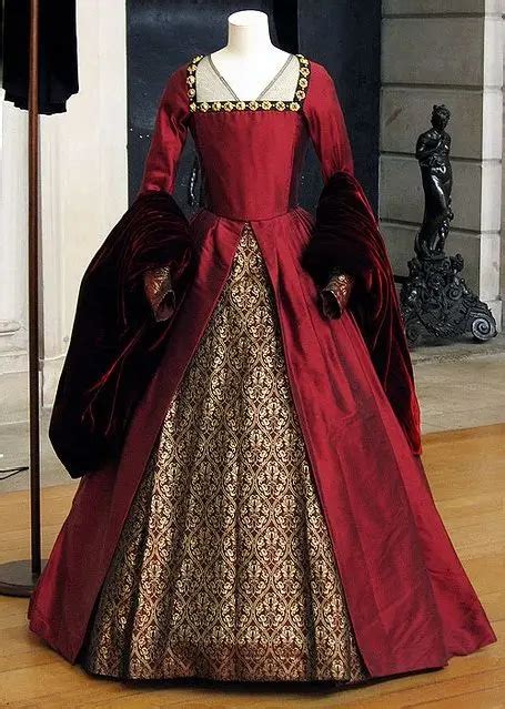 Victorian Queen Elizabeth Tudor Period Gothic Faire Tudor Dress Cosplay