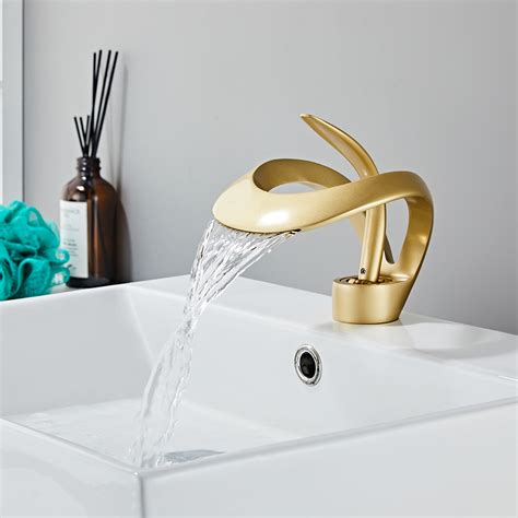 Modern Elegant Waterfall Bathroom Basin Tap Single Lever Handle Solid