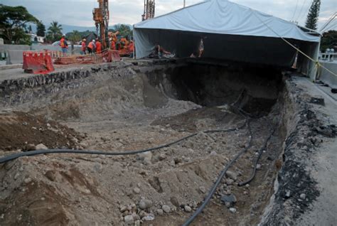 Solución a socavón en Paso Exprés construir nuevo puente informa la SCT