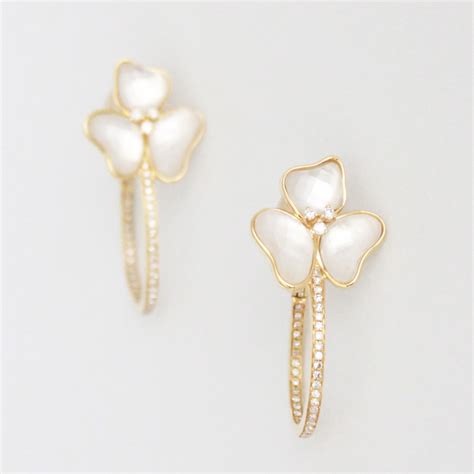 ARETES CONCHA Y PERLA EN ORO AMARILLO CON BRILLANTES JOYERIA VALENCIA