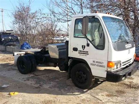 isuzu npr  medium trucks