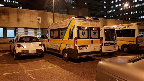 Parcheggio Selvaggio Al Brotzu Auto In Sosta Al Posto Dell Ambulanza