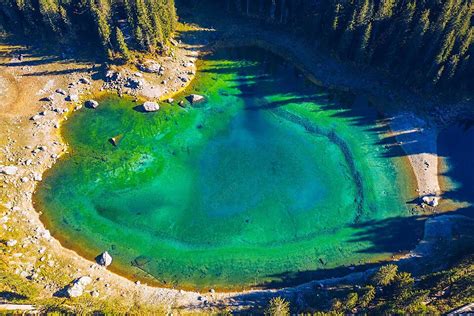 Fundo Lago Carezza Lago Di Carezza Karersee O Majestoso Monte