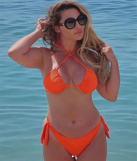 9 Hot Sexy Rozana Radi Bikini Pics