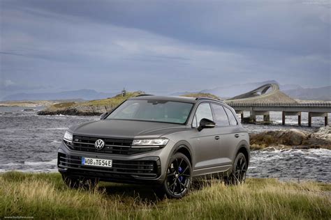 2024 Volkswagen Touareg R EHybrid Silicon Grey Stunning HD Photos