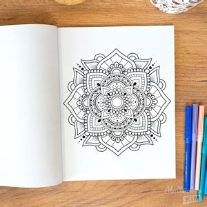 Mandala Kunst Malbuch für Erwachsene mit entspannenden und