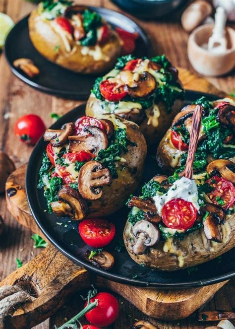 Gef Llte Ofen Kartoffeln Mit Spinat Pilze Tomaten Backkartoffel