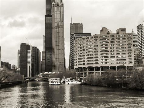 River City Condominiums, Chicago IL : r/brutalism