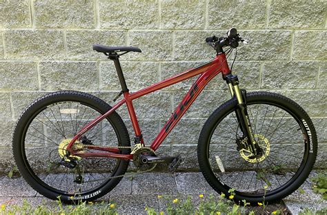 fuji nevada mountain bikes classic cycle bainbridge