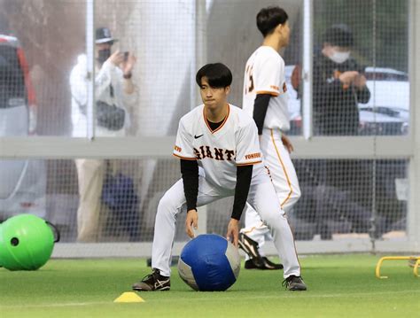 【巨人】ドラ1西舘勇陽が先発調整へ、初日ブルペン入り「大谷君みたいになって欲しい」阿部監督 プロ野球写真ニュース 日刊スポーツ