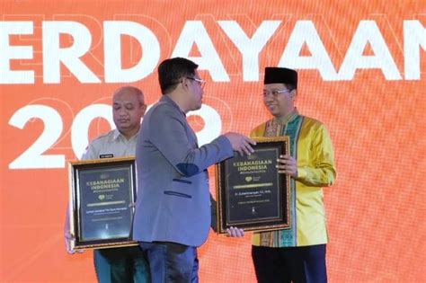 Gubernur Ntb Dinobatkan Sebagai Tokoh Pemberdayaan Insidelombok