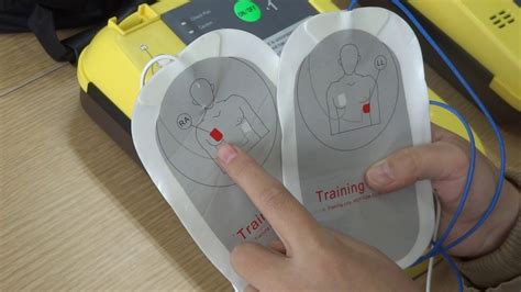 Aed 7000 Automated External Defibrillator Operation Video Youtube