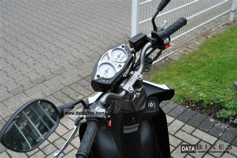 Kymco Agility RS Naked