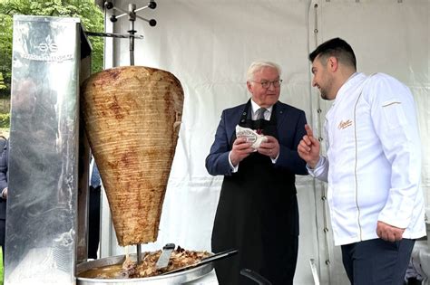 Stanbul Da D Ner Kesen Cumhurba Kan Steinmeier Almanya Da Ele Tirildi