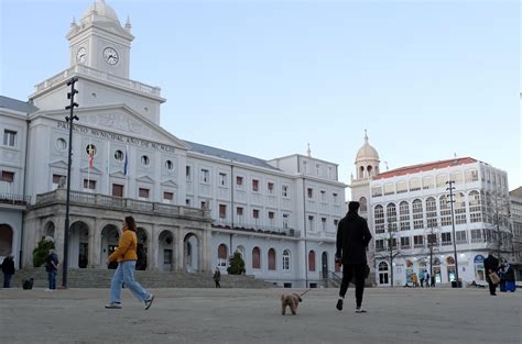 Concluyen los trabajos de reposición de material terrizo de la plaza de