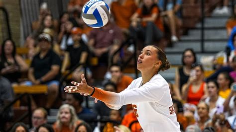 Texas volleyball has winning streak snapped in loss to Texas A&M