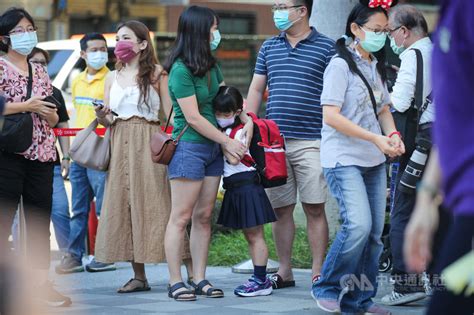 開學首日 六都多校新舊生分流家長只能目送 生活 中央社 Cna