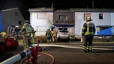 Weiterer Einsatz für Koblenzer Feuerwehr Pkw und Einfamilienhaus