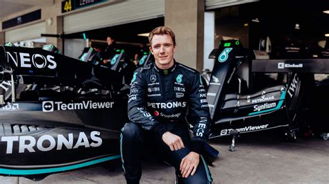 Frederik Vesti klar til ny F1 test Kører FP1 i Abu Dhabi Boxengasse