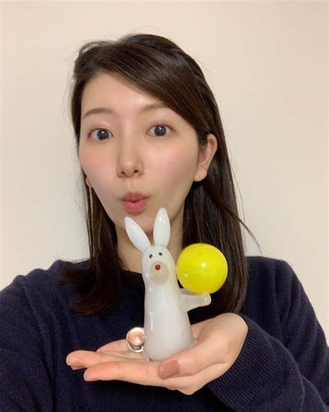 吉村恵里子さんのインスタグラム写真 吉村恵里子instagram「・ 今年の干支はうさぎ🐇 私は年女です！ せっかくなのでガラス製の