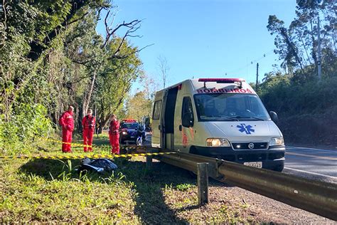 Motoqueiro morre em saída de pista na BR 116 em Picada Café Jornal A