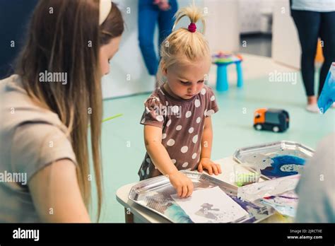 Lehrerin Mit Stock Fotos Und Bildmaterial In Hoher Auflösung Alamy