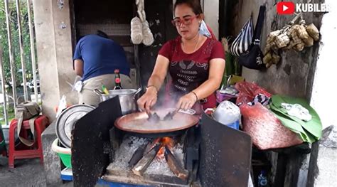 Toge Goreng Legendaris Di Bogor Dimasak Pakai Kayu Bakar Samping