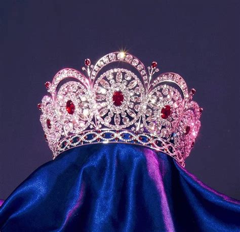 Royal Crowns Royal Tiaras Royal Jewels Tiaras And Crowns Royal