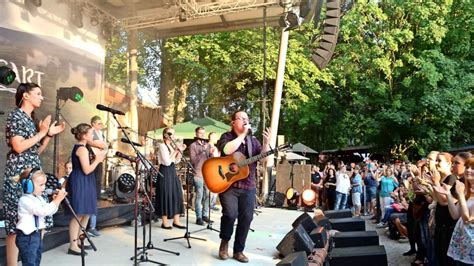 Angelo Kelly mit Familie im Eutritzscher Park