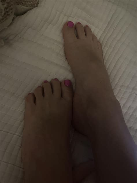 Selling feet pics! : r/FeetNSFW4