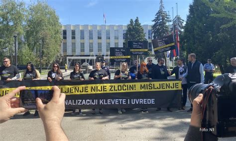 Javna Rasprava O Kriminalizaciji Klevete Novinari Demonstrativno