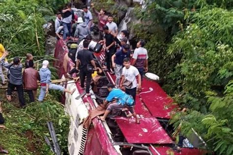 Kronologi Kecelakaan Bus Pariwisata Di Guci Tegal Masuk Jurang Sungai