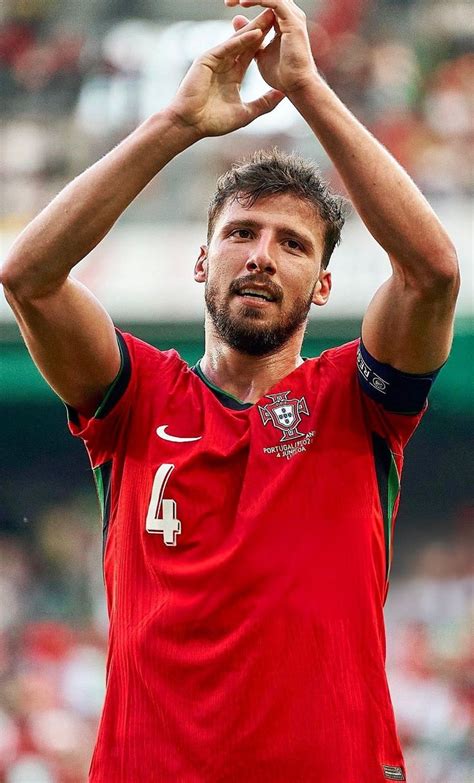 Pin de Hotdamn em Portuguese footballers em 2024 Seleção de portugal