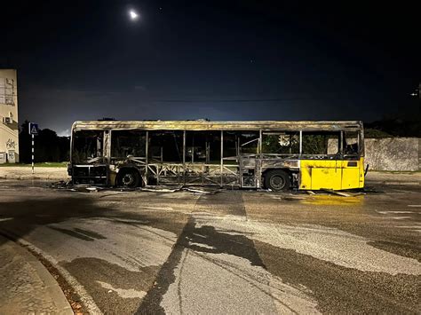 Grupo Organizado De 20 Pessoas Responsável Por Incêndio De Autocarro