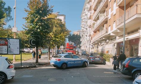 La Madre Anziana Non Risponde Al Telefono Il Figlio Chiama I Vigili