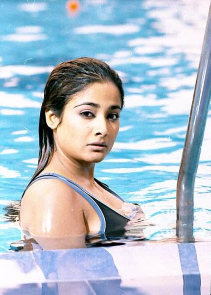 Sexy Actress Kiran Rathod Hot Stills