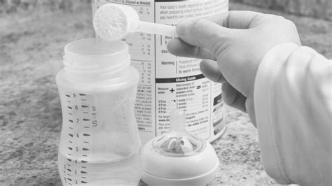 Formula Feeding Tips to Make Bottle Feeding Easier