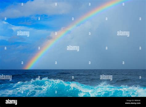 Arco Iris Sobre El Mar Fotograf A De Stock Alamy