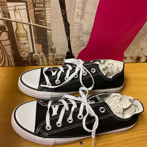 Brand New Converse Mens Size 7 Black / White shoes (s)