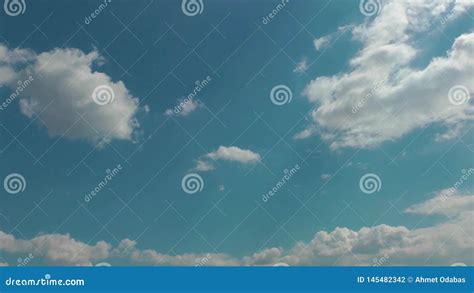 Nubes Que Se Mueven En El Time Lapse Limpio Azul Del Cielo Metrajes