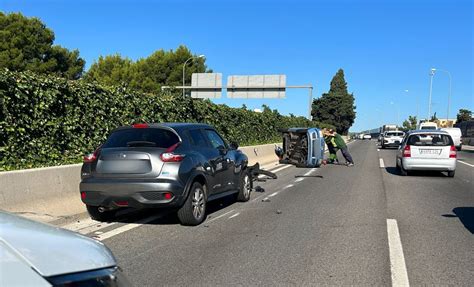 Grandes retenciones en la Vía de Cintura tras un accidente entre dos