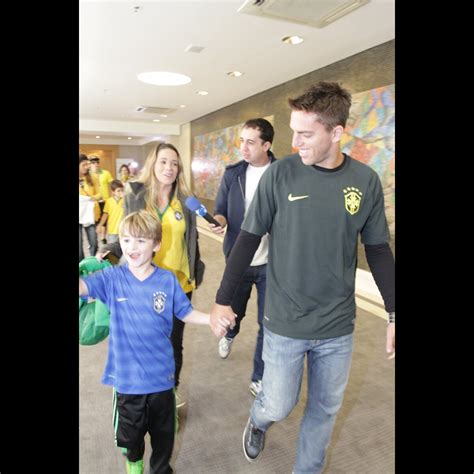 Foto Acompanhada De Amaury Nunes Danielle Winits Leva O Filho Mais