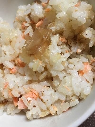 鮭とおかかとゴマで混ぜご飯 By Mayu603 【クックパッド】 簡単おいしいみんなのレシピが395万品