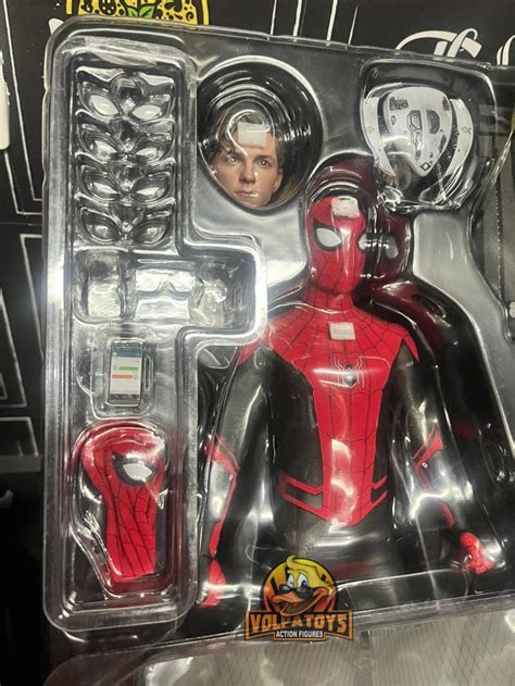 SPIDER MAN UPGRADED SUIT HOT TOYS PETER PARKER