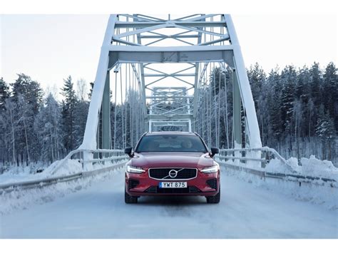 2023 Volvo V60 Pictures: | U.S. News