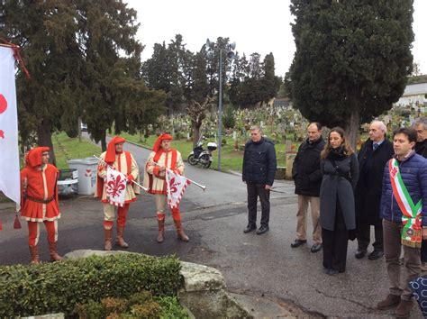 Nardella Rende Omaggio Al Sindaco Bargellini Nel Dellalluvione La