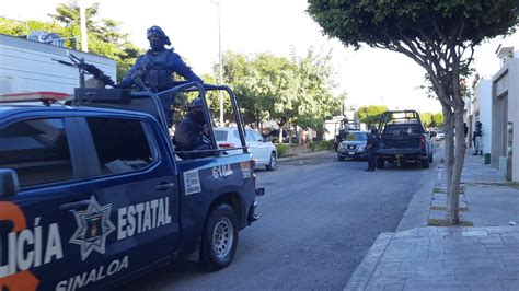 A punta de pistola despojan un Versa de lote de carros en Culiacán